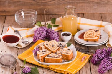 İsviçre usulü kek, çikolata parçacıklı..