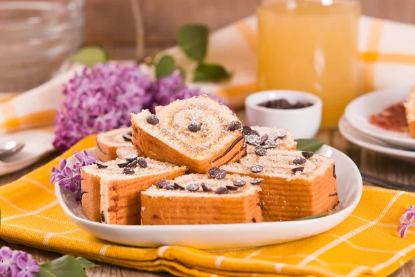 Swiss Roll Cake Con Chocolate Chips — Stock Photo, Image