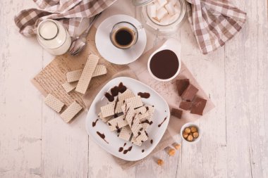 Fındıklı çikolatalı kremayla doldurulmuş Napoli gofretleri..