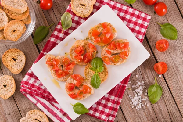 Friselle Cherry Tomatoes Basil — 스톡 사진