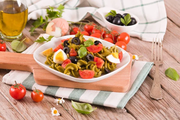 Fusilli Pasta Cherry Tomatoes Eggs Black Olives — 스톡 사진