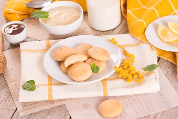 レモンクリームの充填クッキー — ストック写真