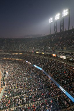 SAN FRANCISCO, CA, 23 AĞUSTOS: San Francisco 'da Milwaukee Brewers ile oynanan beyzbol maçında kalabalığın hava görüntüsü. ABD 2017..