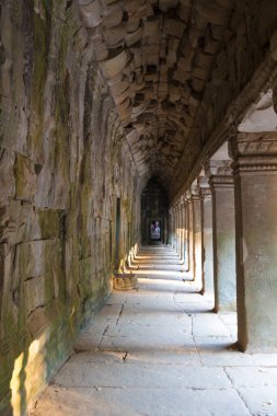 Angkor, Kamboçya 'dan Antik Khmer harabeleri ve tapınağı. Güneydoğu Asya 'da antik tarihi yerleri ve ibadethaneleri ziyaret eden turistler arasında popüler bir yer. Siem Reap, Kamboçya.