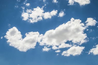 Gökyüzü beyaz bulutlar, doğal arka plan ile