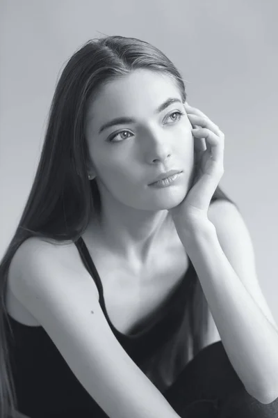 Güzel Genç Kız Portresi Siyah Beyaz — Stok fotoğraf