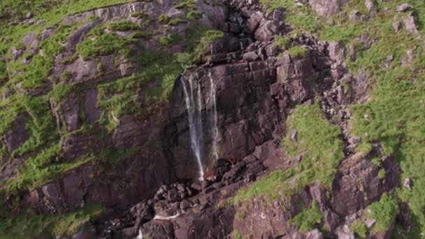 Nádherné Letecké Záběry Létání Nad Skrytým Horským Vodopádem Pohoří Kerry — Stock video