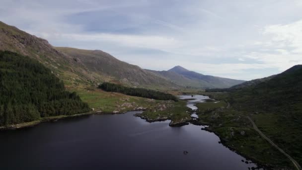 Schilderachtige Luchtfoto Van Vliegen Boven Kerry Berggebieden Killarney Upper Lake — Stockvideo