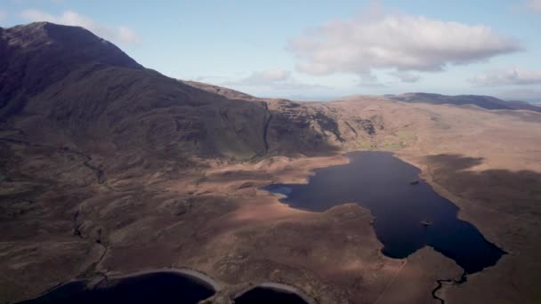 Spectacular Aerial Video Flying Picturesque Table Mountains Wonderful Wild Lake — Stock Video