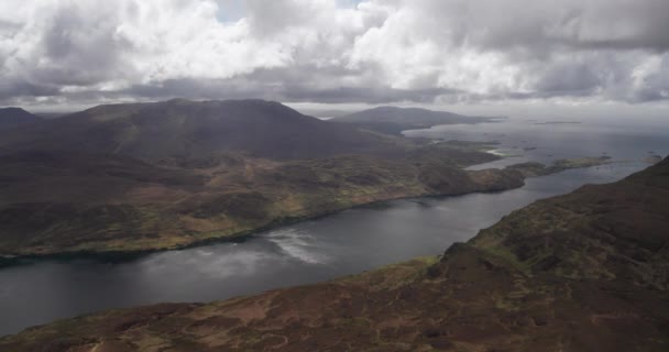 Escénica Video Aéreo Volar Sobre Pintorescas Tierras Montaña Profundo Fiordo — Vídeo de stock