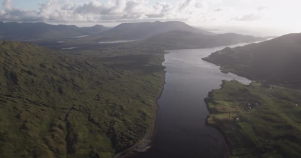 Niesamowite Wideo Lotu Nad Zatoką Killary Jeden Jedyny Fiord Irlandii — Wideo stockowe