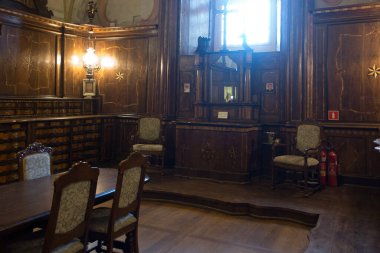 Kutsal Üçlü 'nün kutsal haçı ve Swietokrzyskie Dağları' ndaki Lysa Gora 'daki (en eski Polonya mabedi) kutsal haçın içinde bulunan kutsal kilisenin bir parçası (Monopello' nun İsa 'nın resminin bir kopyası). Şu anda, Manastır... 