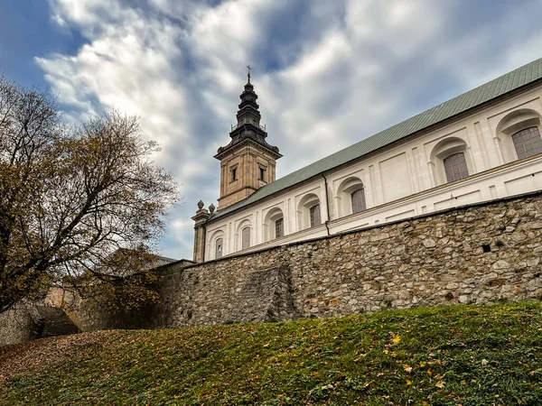 stock image Former Benedictine monastery and now the Missionary Oblates of Mary immaculate at the Holy Cross (Lysa Gora). The smaller basilica of the Holy Trinity on the Holy Cross, the oldest Polish sanctuary.