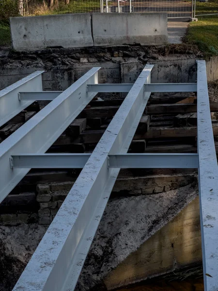 Sanierung Einer Kleinen Alten Brücke Stahlträger Lackiert Und Gutem Zustand — Stockfoto