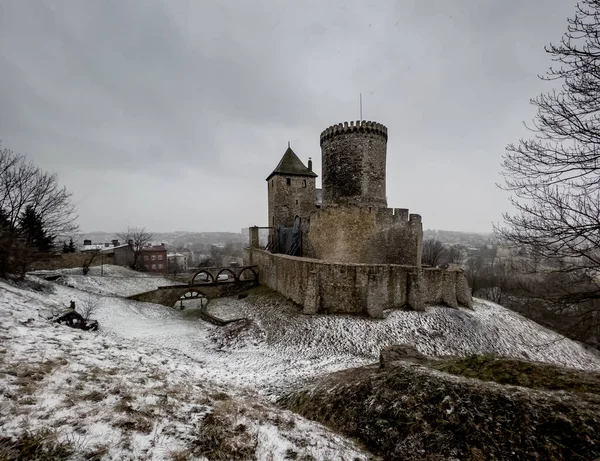 Zamek Bedzinie Śląsk Polska Marcu Śnieżna Pogoda — Zdjęcie stockowe