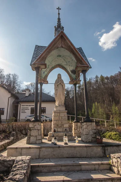 Czerna Poland April 2023 Statue Mary Front Entrance Carmelite Sanctuary — Stock Photo, Image