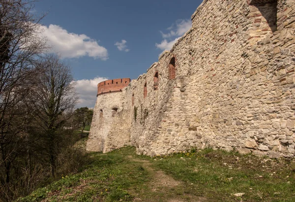 폴란드 크라코프 마을에 성벽의 파편들 — 스톡 사진