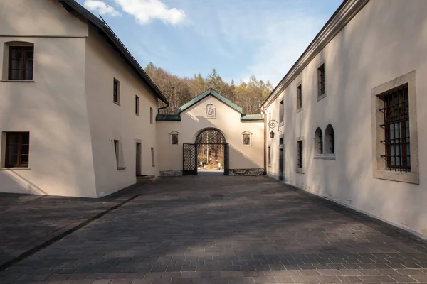 Unbeschuhtes Karmeliterkloster Czerna Poand Ein Männliches Unbeschuhtes Karmeliterkloster Dorf Czerna — Stockfoto