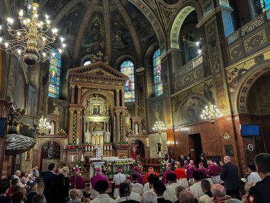 Piekary Slaskie, Polonya, 28 Mayıs 2023: Erkek ve gençlerin Mary Piekarska 'ya haccı. Törenin başlangıcı Piekary Bazilikası 'nda.