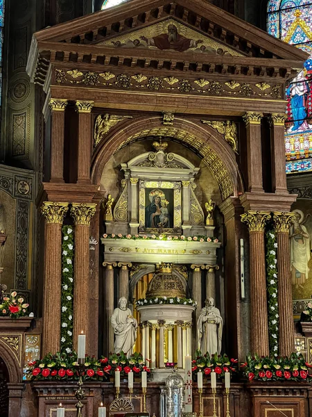 皮卡里 斯洛斯基 2023年5月28日 主祭坛 在皮卡里大教堂里有圣母玛利亚的神像 — 图库照片