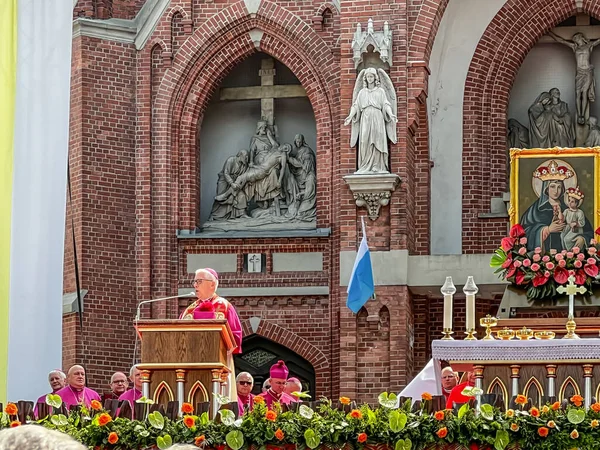 2023年5月28日ポーランド ピエカルスキ 男性と若い男性のマリア ピエカルスカへの巡礼 カトヴィツェ大司教ウィクトル スコークによるスピーチ — ストック写真