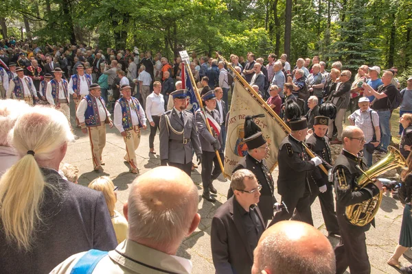 2023年5月28日ポーランド ピエカルスキ 男性と若い男性のマリア ピエカルスカへの巡礼 参加した巡礼者の群衆 — ストック写真