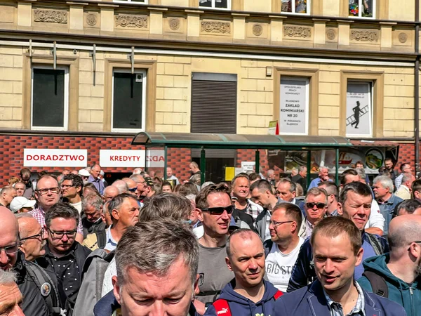 2023年5月28日ポーランド ピエカルスキ 男性と若い男性のマリア ピエカルスカへの巡礼 参加した巡礼者の群衆 — ストック写真