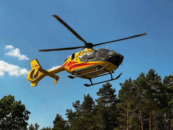 Kalety Polônia Junho 2023 Helicóptero Ambulância Presta Ajuda Uma Pessoa — Fotografia de Stock
