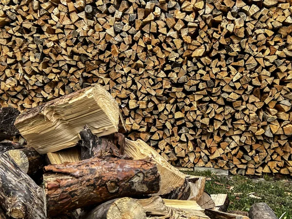 Wood in pieces as an alternative fuel for the fireplace and stove
