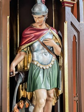 Tarnowskie Groy Strzybnica, Polonya, 1 Temmuz 2023: İsa 'nın Kutsal Kalbi Kilisesi ve Strzybnica' daki Fatima Hanımımız. İç mekan. St. Florian figürünün ayrıntıları.