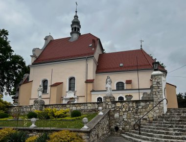 Kutsal Bakire Meryem 'in Varsayımı Kilisesi ve Zbroslawice' de Kutsal Bakire Meryem 'in Doğumu Mabedi, Silezya, Polonya.