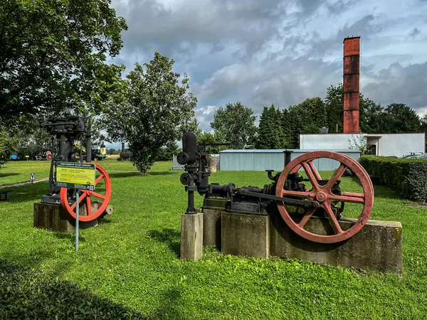 Ausstellung Alter Dampfmaschinen Auf Dem Platz Neben Dem Historischen Stebrabergwerk — Stockfoto