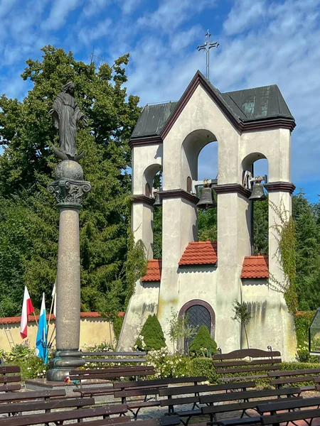 Figurka Panny Marie Sloupu Zvonice Náměstí Útočišti Požehnání Lesniow Slezsko — Stock fotografie
