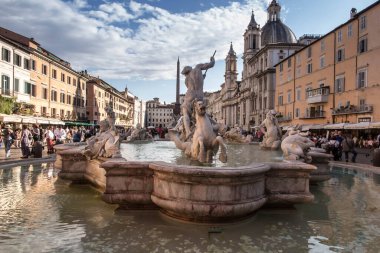 Roma, İtalya, 25 Eylül 2023: Nettuno (Neptün) Çeşmesi Piazza Navona 'nın kuzey ucunda yer almaktadır..