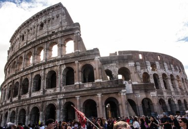 Roma, İtalya, 24 Eylül 2023: Roma, İtalya 'nın ünlü tarihi simgesi Kolezyum.