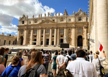 Roma, İtalya, Vatikan, 24 Eylül 202: Roma, İtalya 'daki St. Peter Bazilikası, dünyanın ana Katolik Kilisesi.