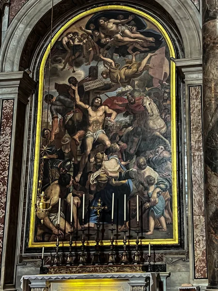 バチカン市 バチカン 2023年9月24日 バシリカの聖セバスチャペル ローマのピーター セント セバスチャンとの写真は木に鎖で縛られ 矢と聖人の墓で満たされました ジョン ポール2世 ストック画像