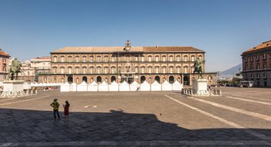 Napoli, İtalya, 27 Eylül 2023: Palazzo Reale veya Kraliyet Sarayı, Napoli 'deki Bourbon Hanedanı' nın dört konutundan biridir..