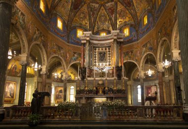 POMPEI, İtalya - 28 Eylül 2023 Pompeii 'deki Our Lady of the Rosary Bazilikası. Son yıllarda, kilise popüler bir hac mekanı oldu..