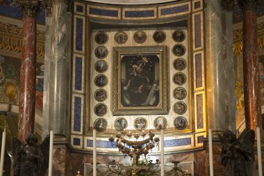 POMPEI, İtalya - 28 Eylül 2023 Pompeii 'deki Our Lady of the Rosary Bazilikası. Son yıllarda, kilise popüler bir hac mekanı oldu..