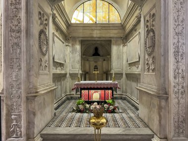 Napoli, İtalya - 28 Eylül 2023: Napoli, İtalya 'daki St. Gennarov Katedrali' ndeki mahzenler. St. Gennaro 'nun kemiklerinin bulunduğu yer.).
