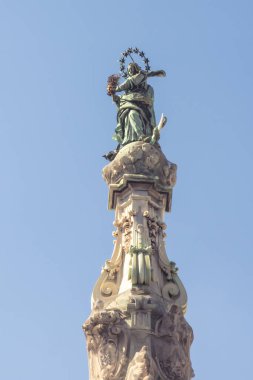 Napoli, İtalya - 28 Eylül 2023: Guglia Immaculate Virgin on Piazza Gesu Nuovo, Napoli, İtalya.