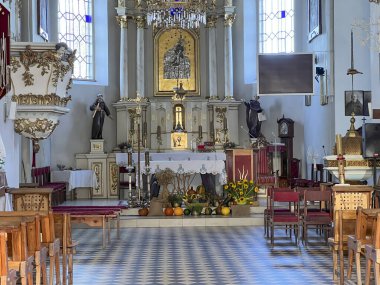 Dubienka, Polonya, 4 Eylül 2023: Polonya 'nın Dubienka kentindeki Katolik kilisesinin yenilenmiş kısmındaki Meryem' in görüntüsü.