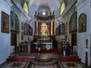 Hrubieszow, Polonya, 4 Eylül 2023: Teselli Leydimizin Sığınağı, Sokalska, Hrubieszow, Polonya. İç mekanın bir parçası, fresk 