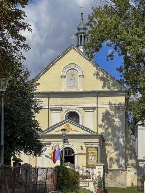 Polonya 'nın Hrubieszow şehrinde bulunan Sokalska' da bulunan Teselli Meleği 'nin Sığınağı. St. Stanislaus Kostka Kilisesi. Metin: 