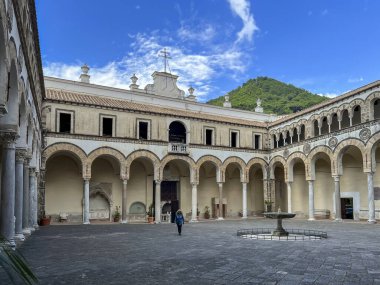 Salerno, İtalya, 26 Eylül 2023: Salerno, İtalya 'da Saint Matthew Katedrali. Avlu.