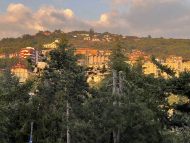 Fiuggi, İtalya, 29 Eylül 2023: Küçük İtalyan kasabası Fiuggi 'de sessiz bir cadde.