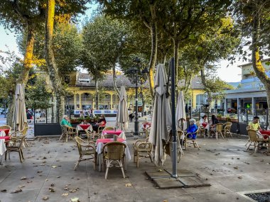 Fiuggi, İtalya, 29 Eylül 2023: Küçük İtalyan kasabası Fiuggi 'de sessiz bir cadde.