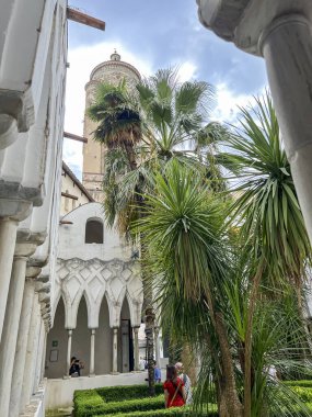  Amalfi, İtalya 'daki Saint Andrew Katedrali' nin iç avlusu..
