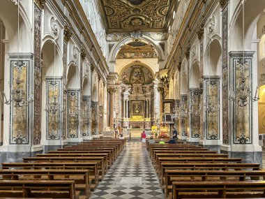Amalfi, İtalya, 26 Eylül 2023: Amalfi, İtalya 'da St. Andrew Katedrali. İç kısmın parçası, ana gövde..